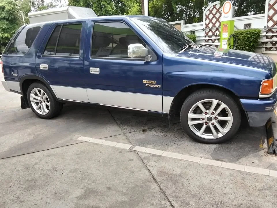 1994 Isuzu Vega I 2