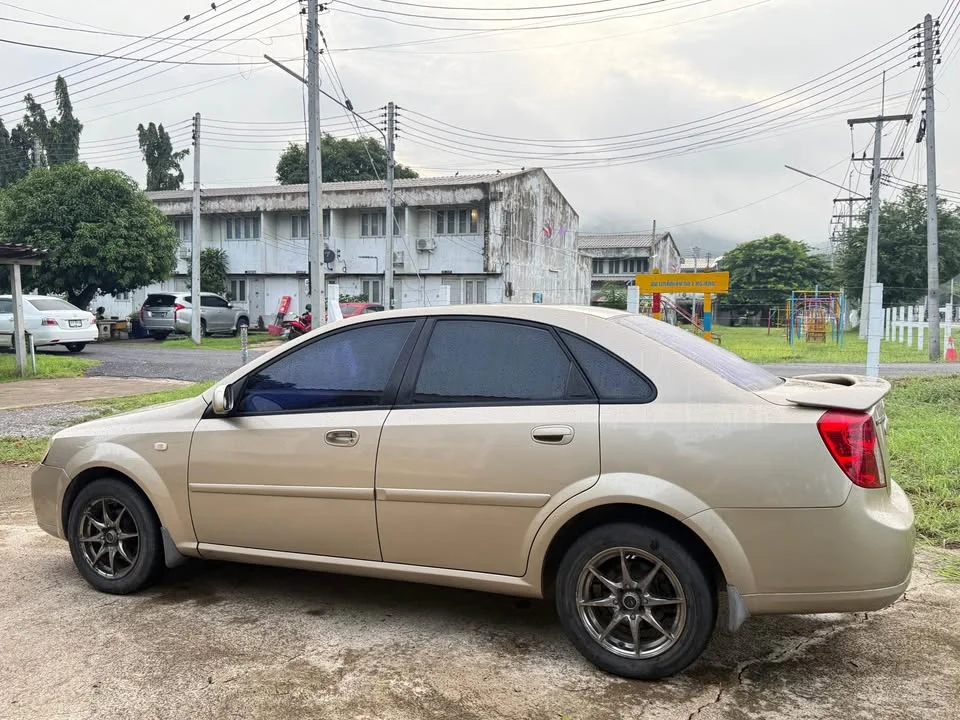 2004 Chevrolet Optra 3