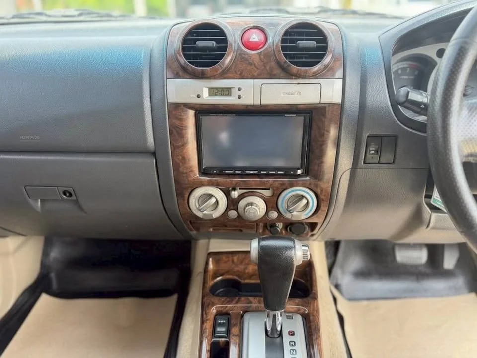 2008 Isuzu MU-7 3