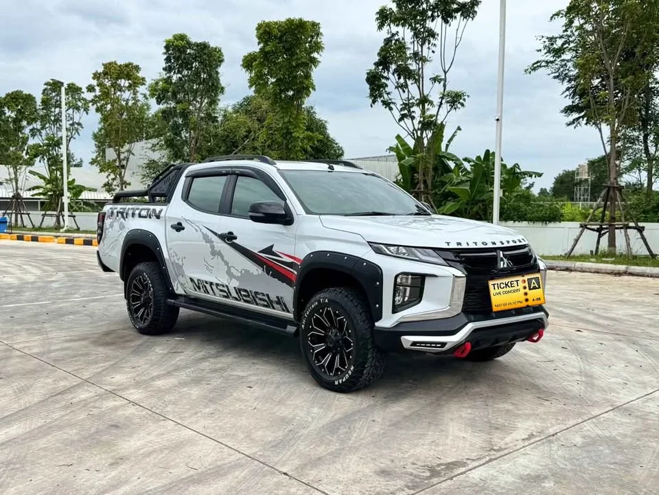2022 Mitsubishi Triton V 3