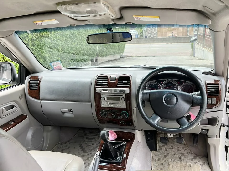 2005 Isuzu MU-7 3