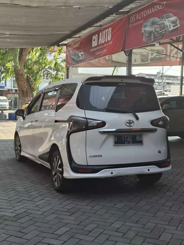 2016 Toyota Sienta II 3
