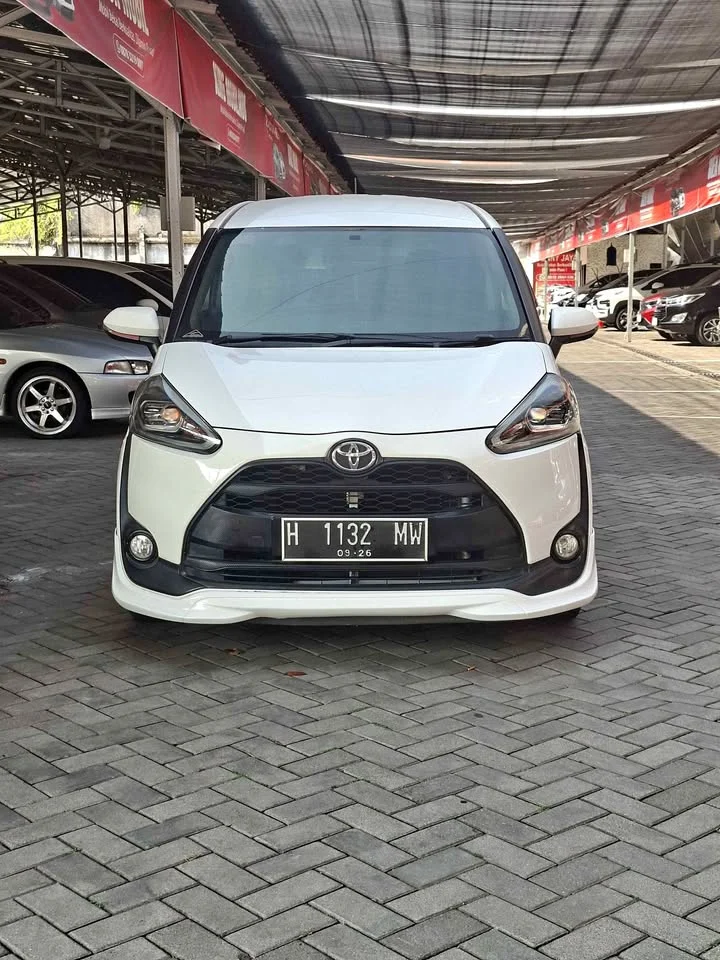 2016 Toyota Sienta II 2