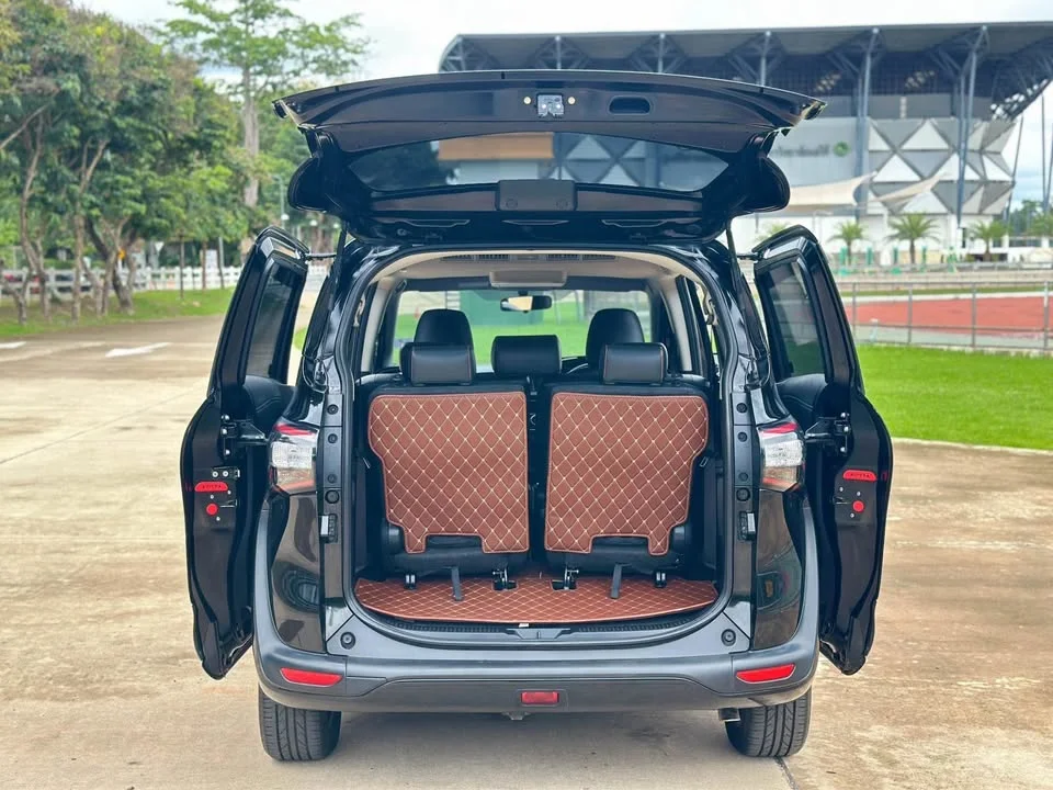 2017 Toyota Sienta II 2