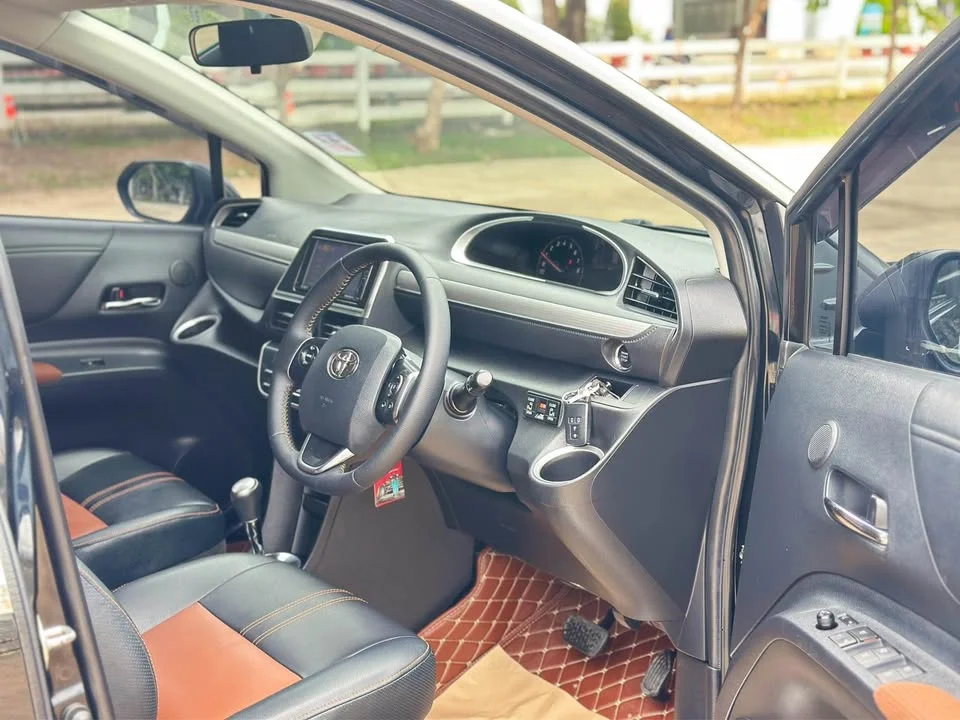 2017 Toyota Sienta II 3