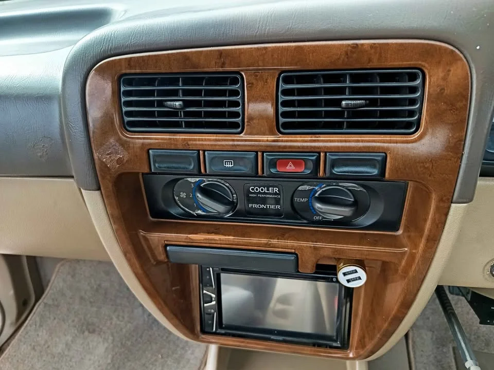 2004 Nissan Frontier I 3