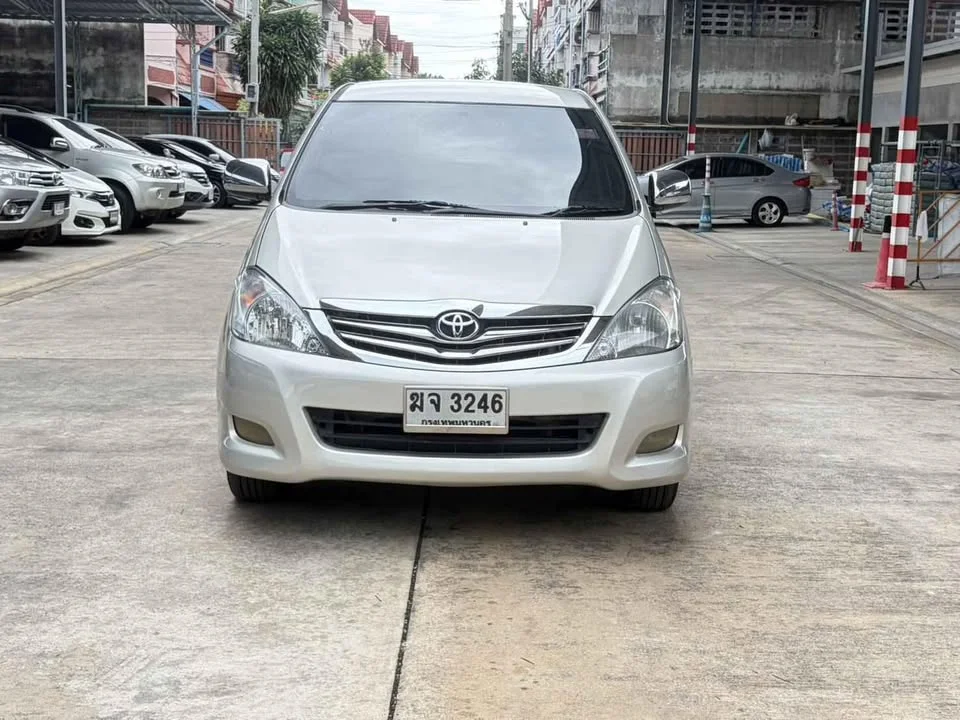 2011 Toyota Innova I 3