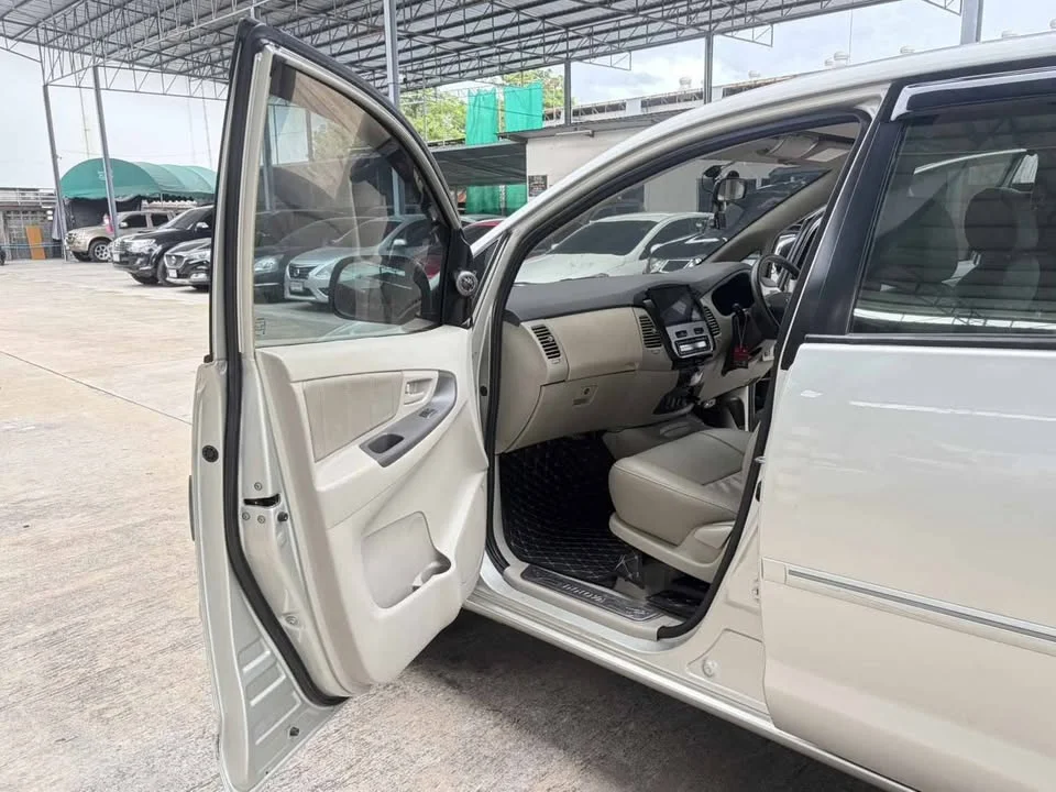 2011 Toyota Innova I 2