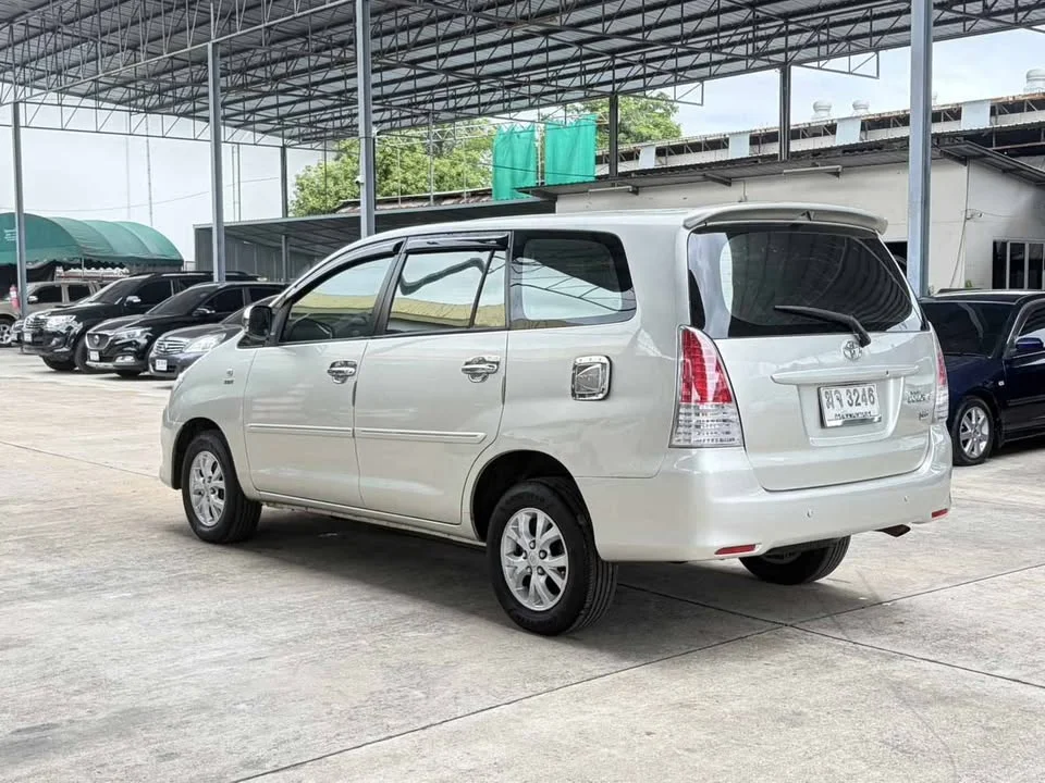 2011 Toyota Innova I 3