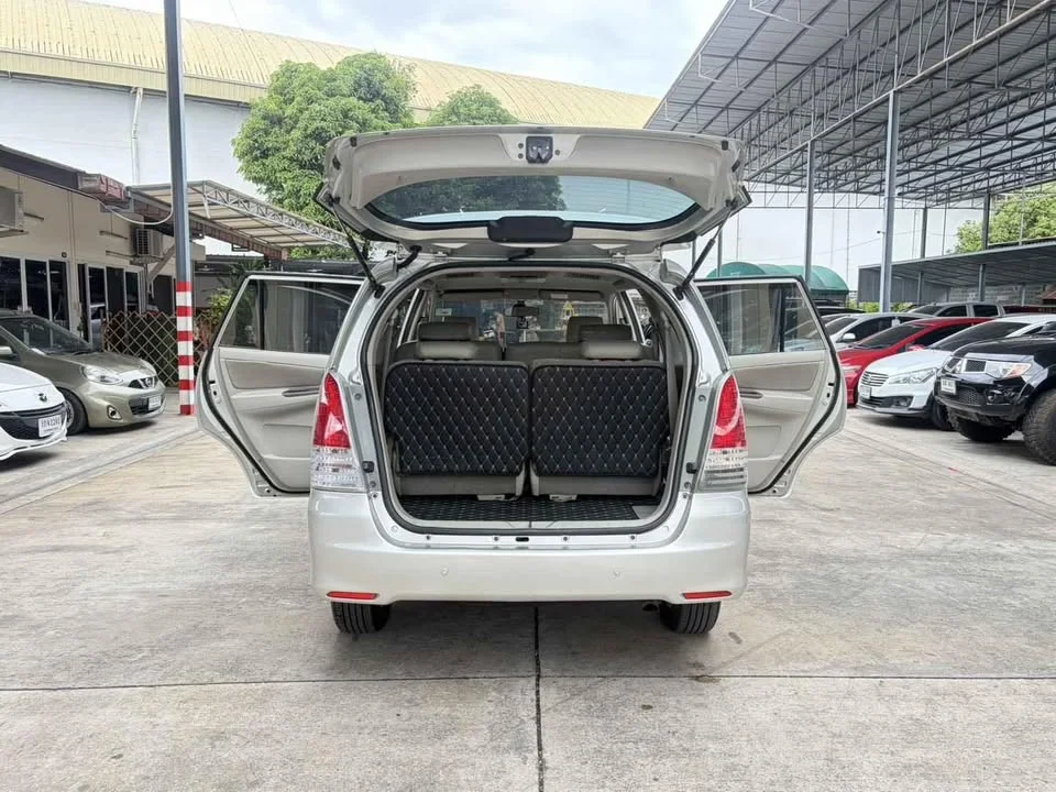 2011 Toyota Innova I 2