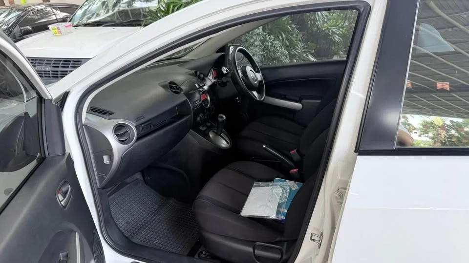 2012 Mazda 2 II 3