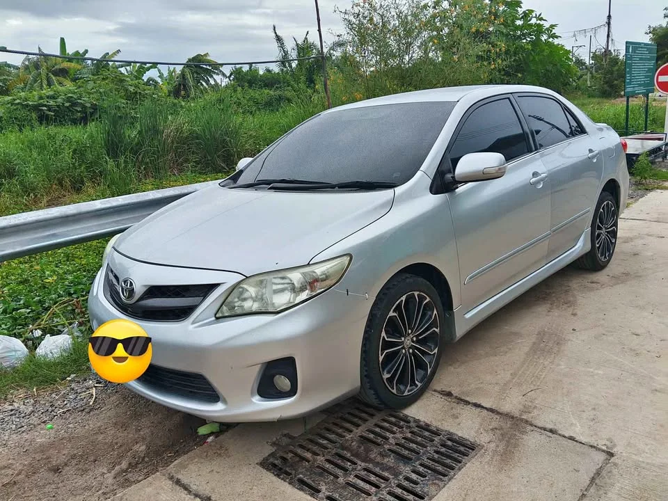 2013 Toyota Corolla Altis X (E140) 3