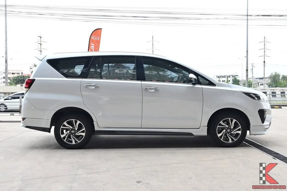 2022 Toyota Innova II 3