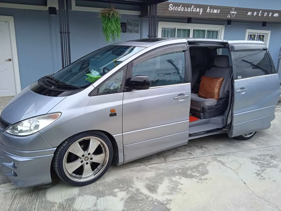 2004 Toyota Estima II 2