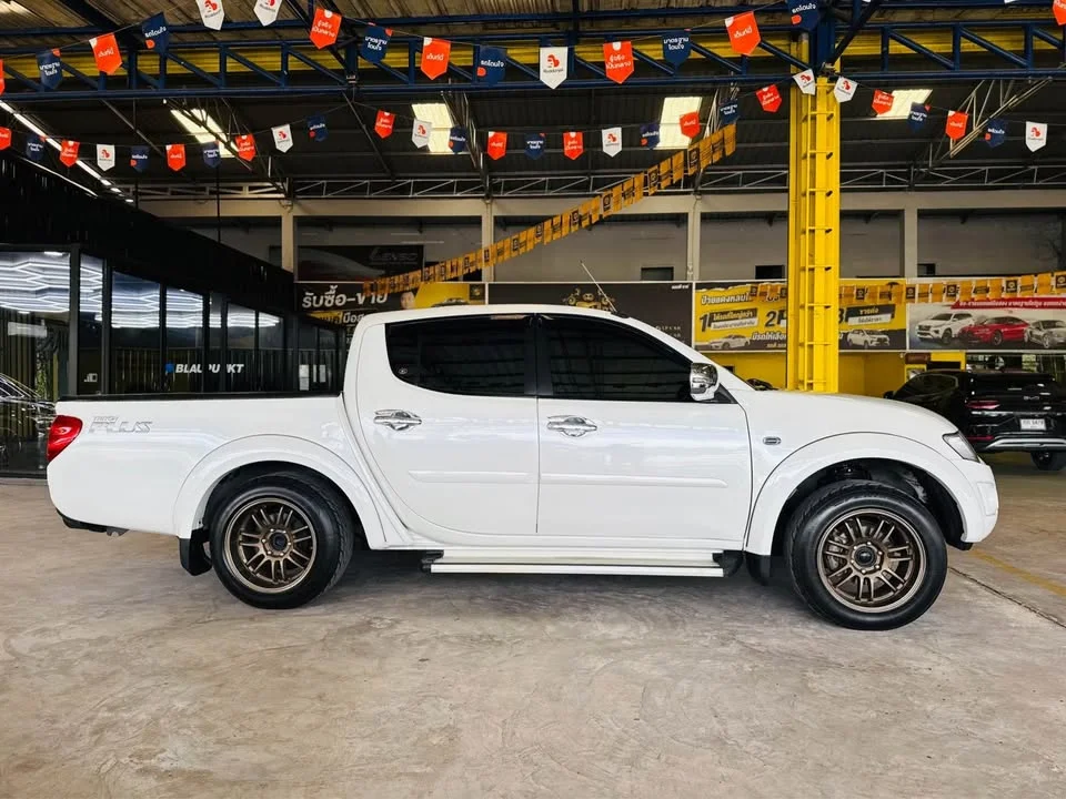 2014 Mitsubishi Triton IV 2