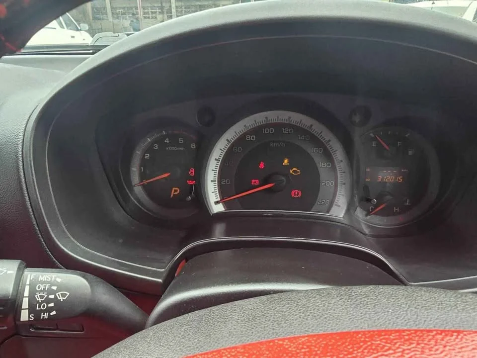 2012 Isuzu MU-7 2