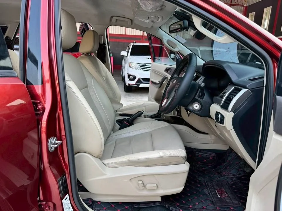2015 Ford Everest II 2