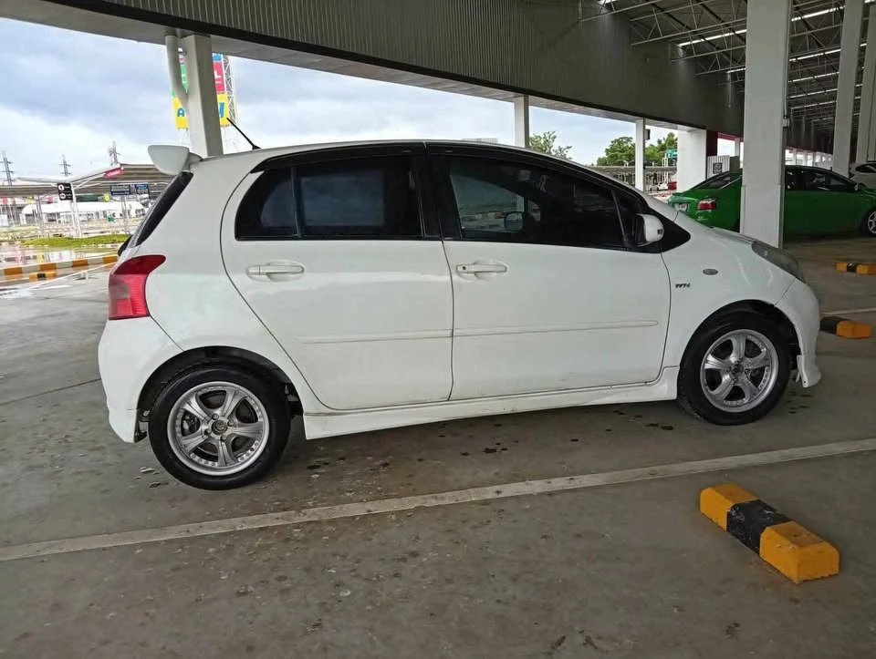 2007 Toyota Yaris II 2
