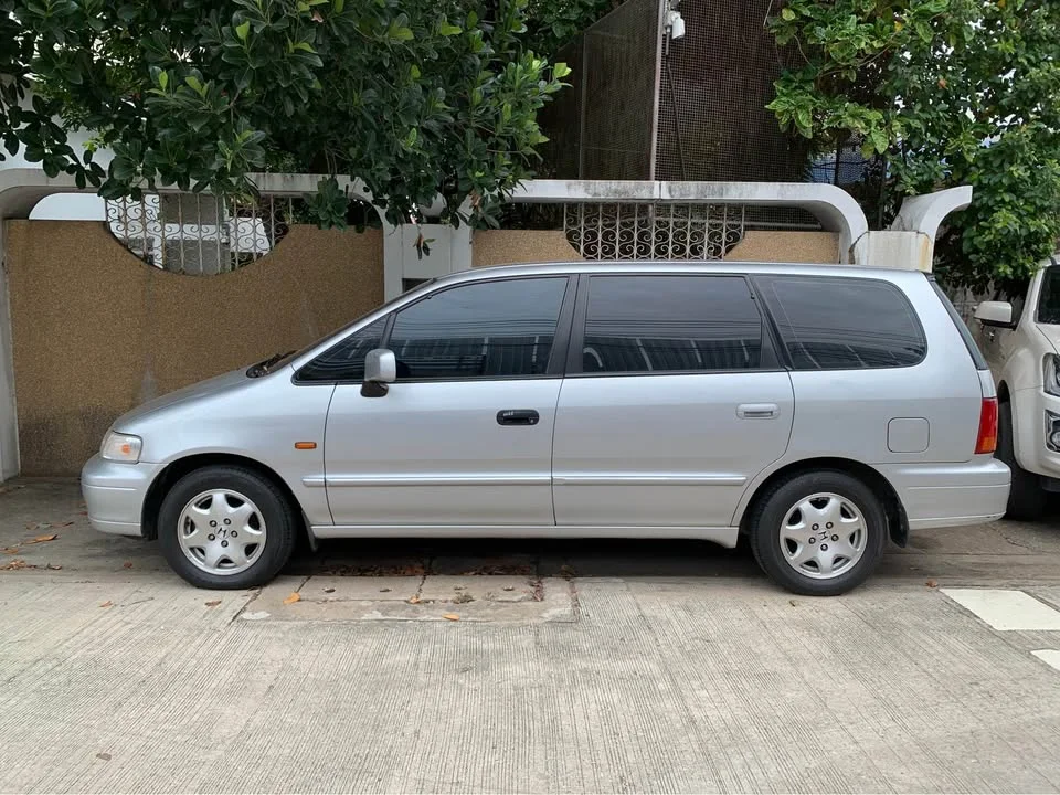 1997 Honda Odyssey I 3