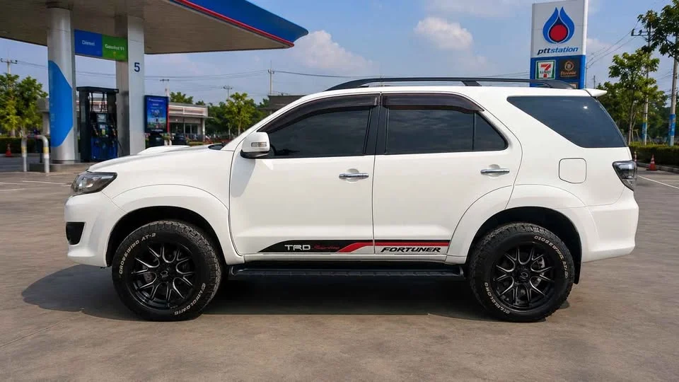 2013 Toyota Fortuner I 3