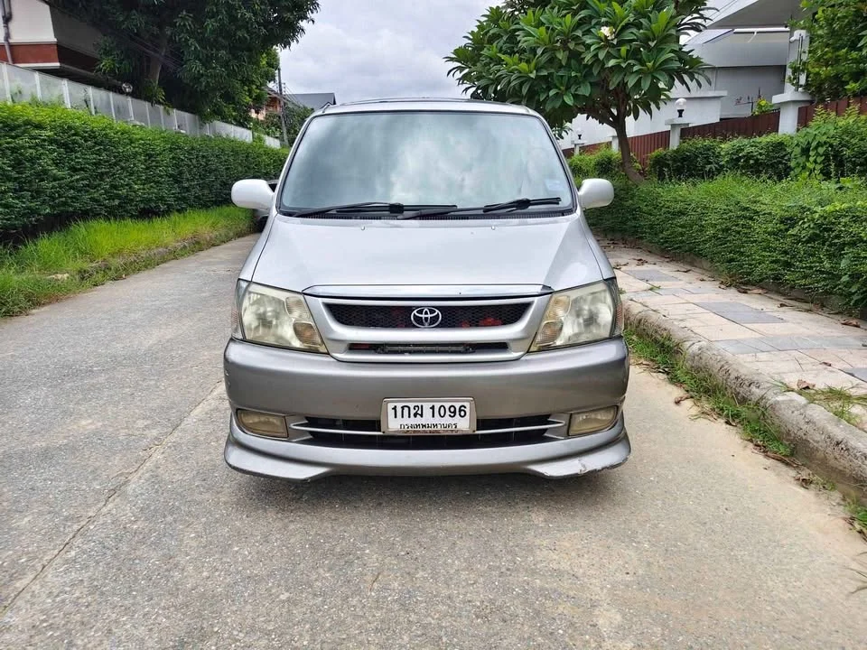 2001 Toyota Granvia H100 3