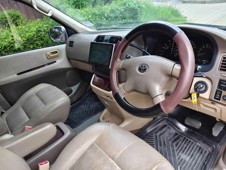 2001 Toyota Granvia H100 2