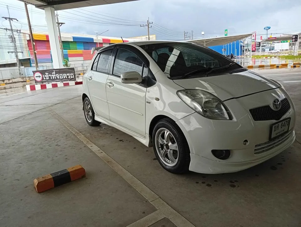 2007 Toyota Yaris II 2