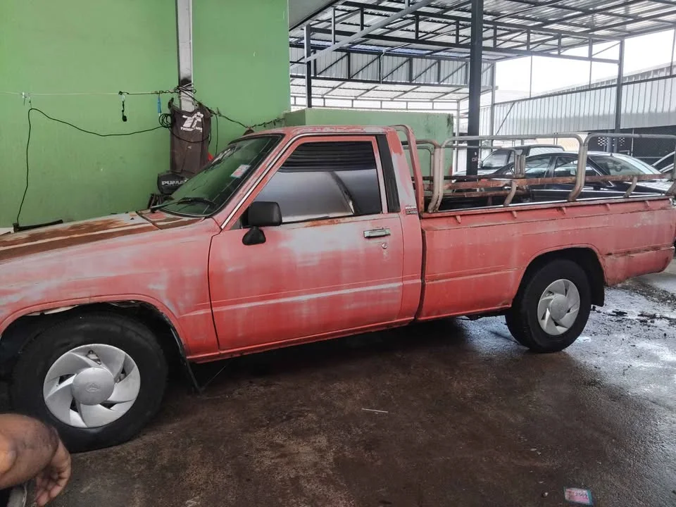 1990 Toyota Hilux Mighty-X V 2