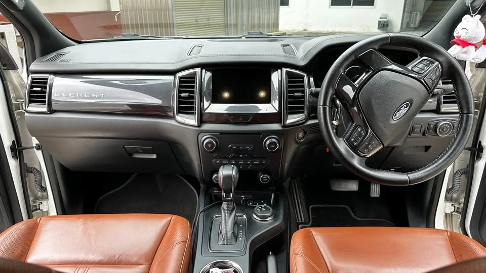 2020 Ford Everest II 2
