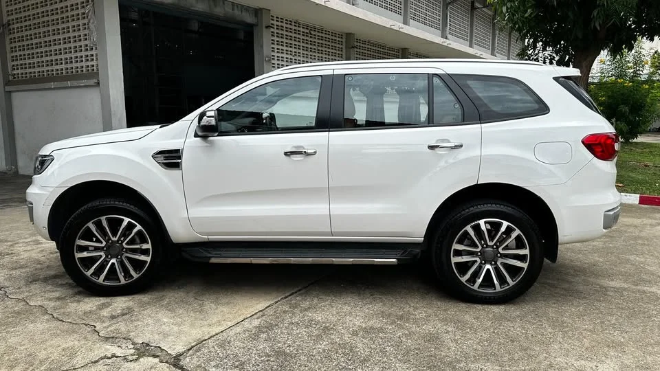 2020 Ford Everest II 3