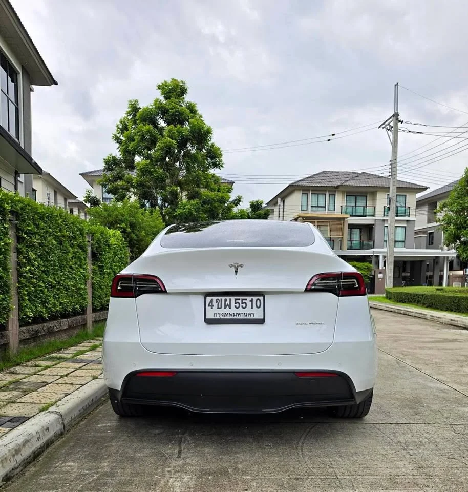 2023 Tesla Model Y 2