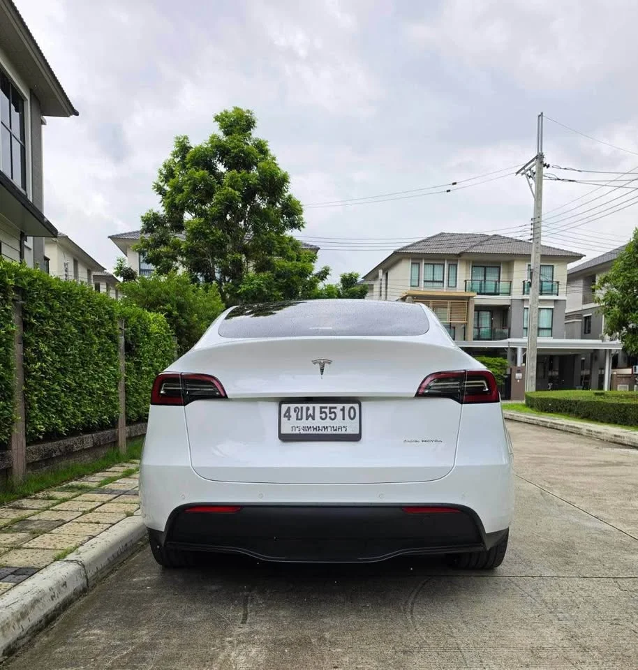 2023 Tesla Model Y 2