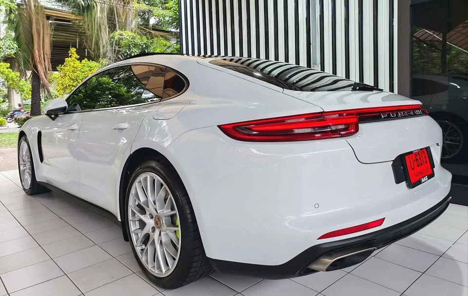 2019 Porsche Panamera II 2
