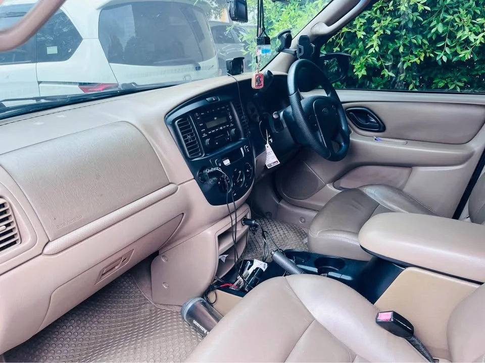 2005 Ford Escape I 3