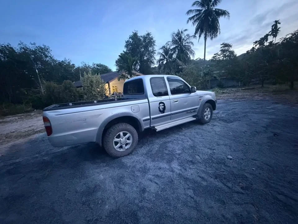 2002 Mazda 2500 Fighter V 2