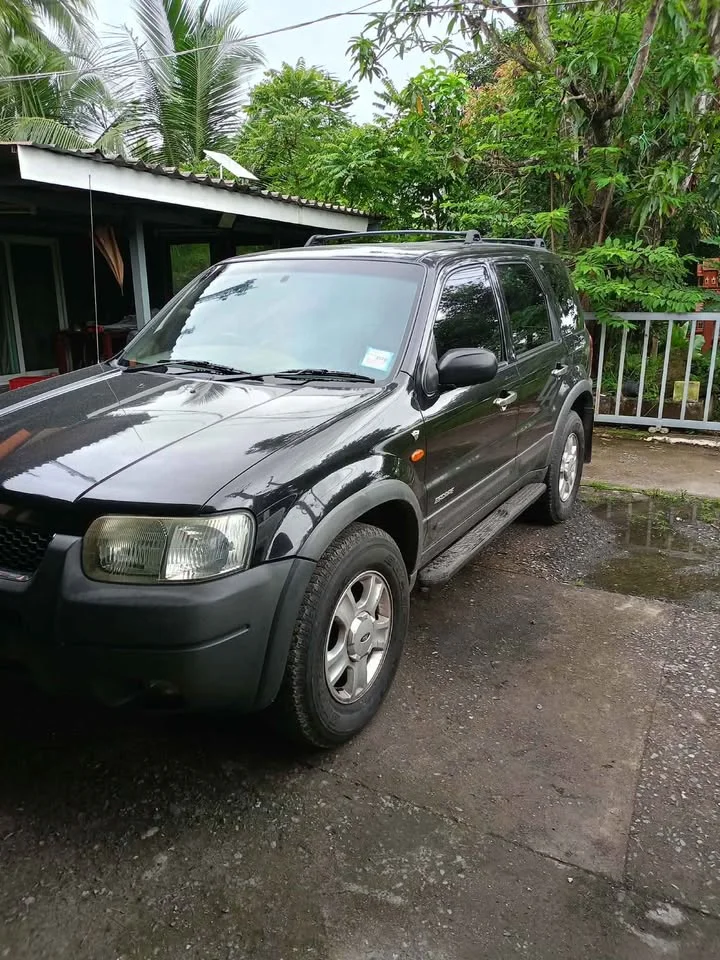 2004 Ford Escape I 3