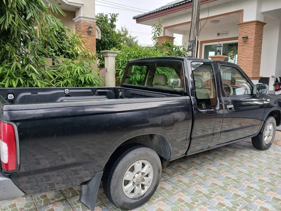 2005 Nissan Frontier I 3