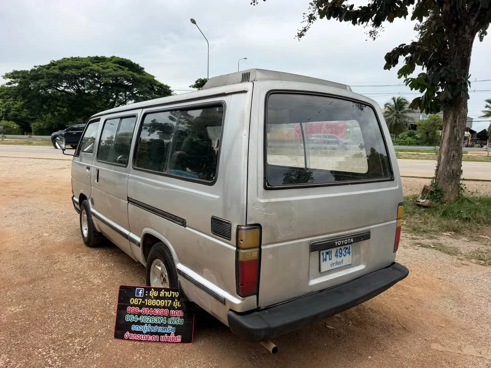 1988 Toyota Commuter III 2
