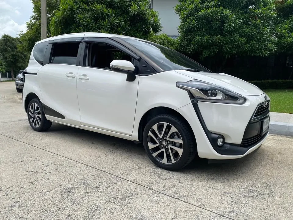 2018 Toyota Sienta II 2