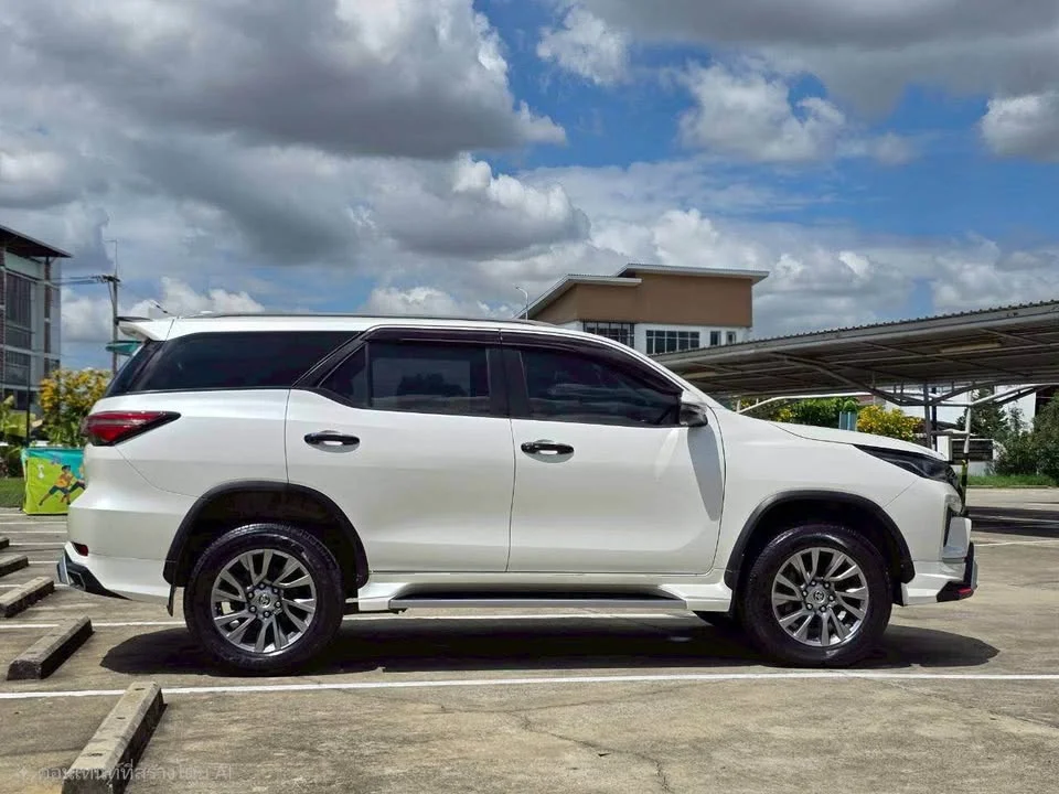 2022 Toyota Fortuner II 3
