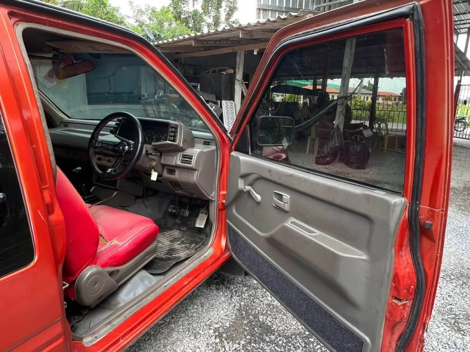 1990 Isuzu TFR III 2