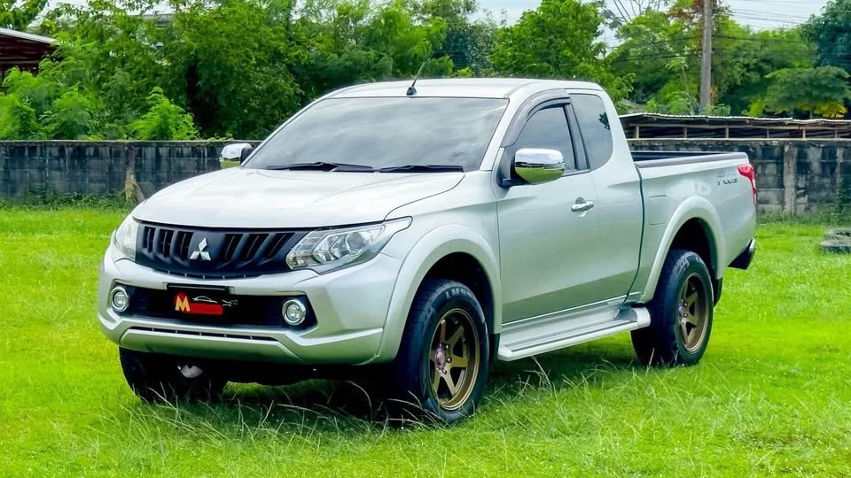 2017 Mitsubishi Triton V 3