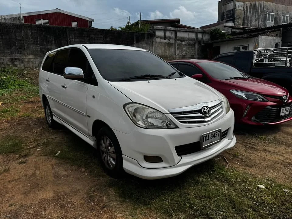 2011 Toyota Innova I 3