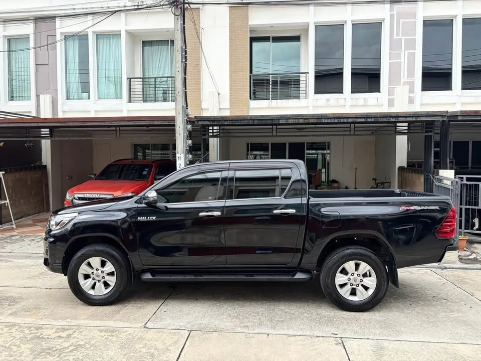 2019 Toyota Hilux VIII 2