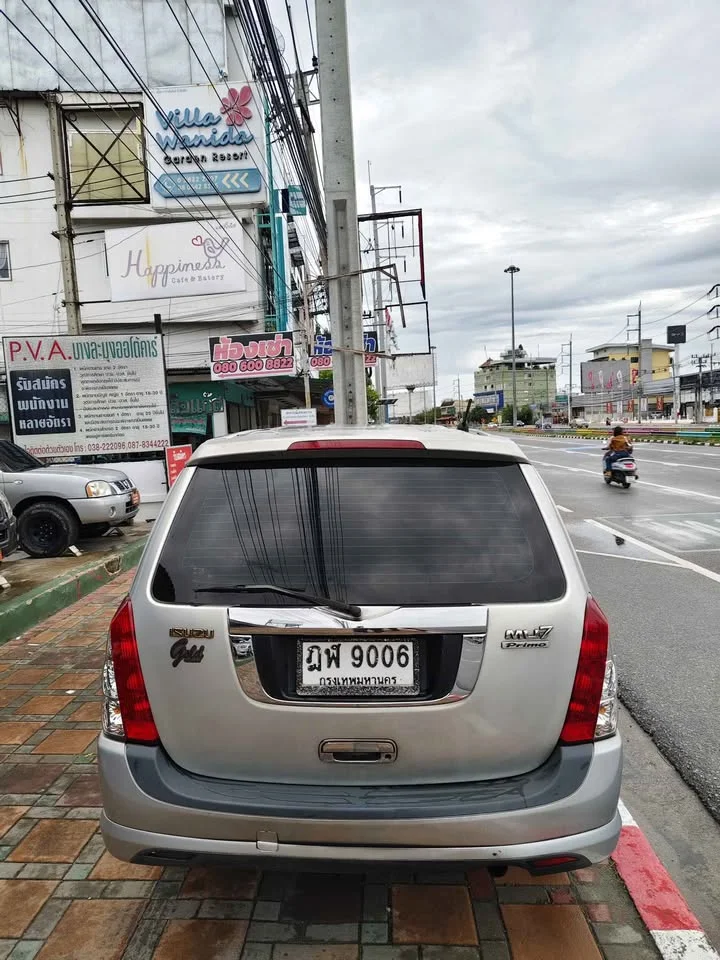 2008 Isuzu MU-7 3