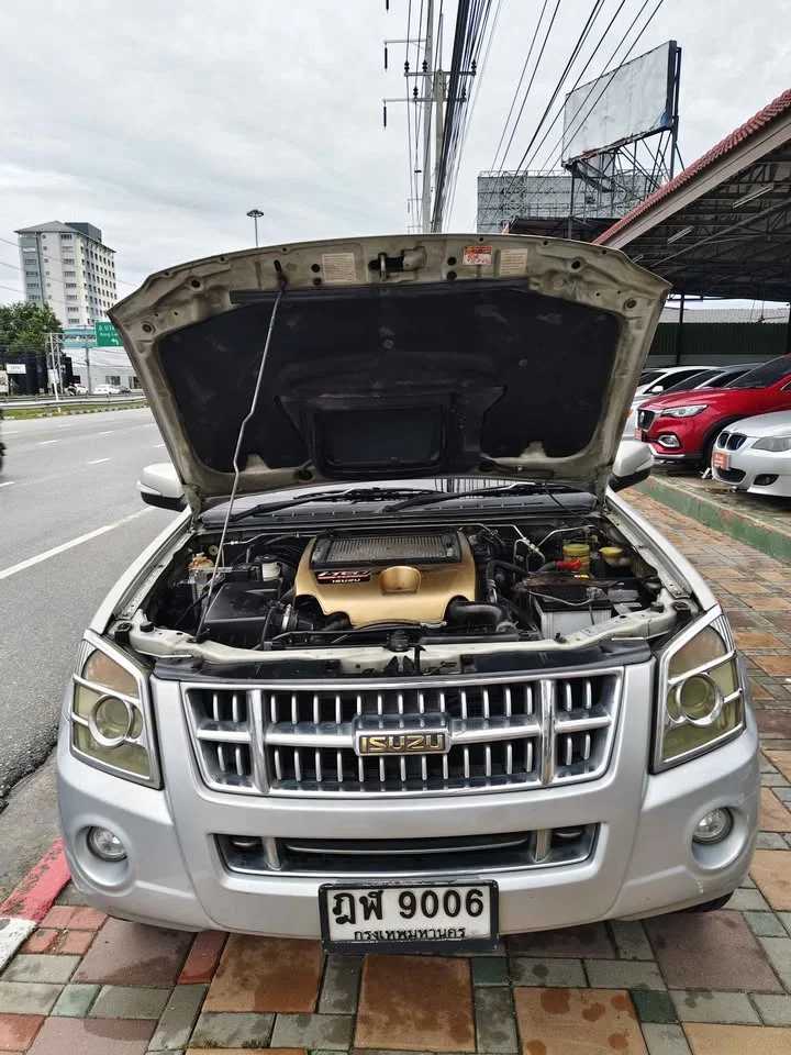 2008 Isuzu MU-7 2