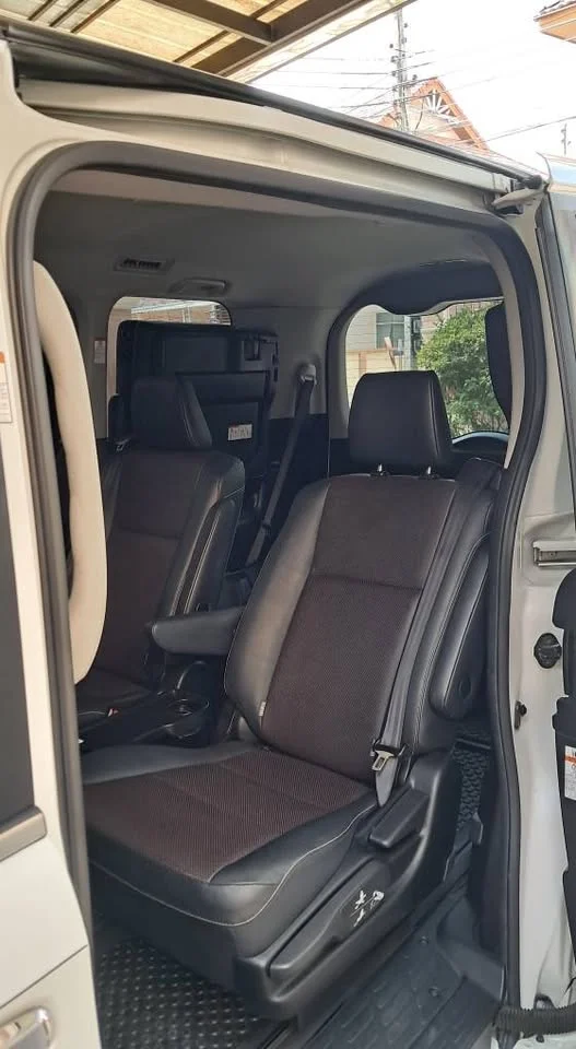 2015 Toyota Voxy III 3