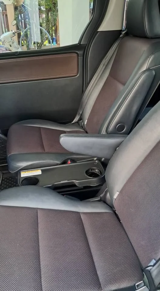 2015 Toyota Voxy III 2