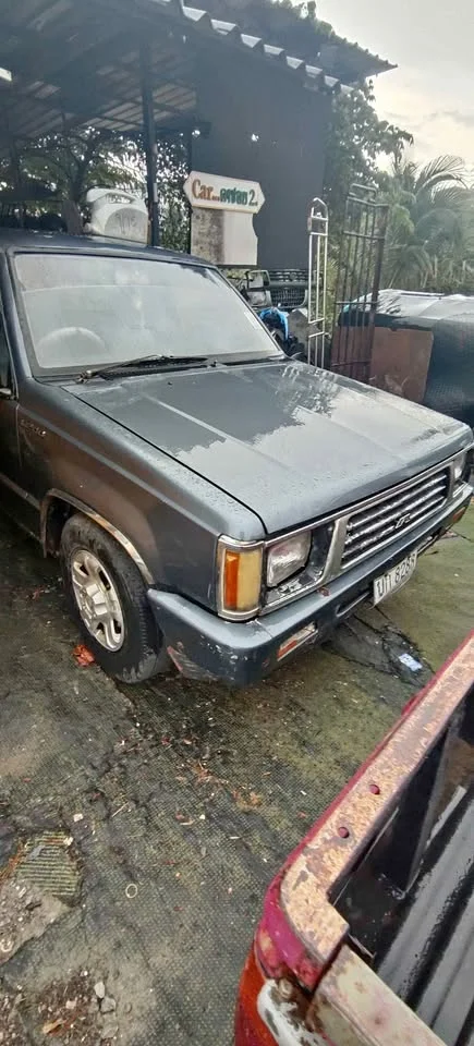 1994 Mitsubishi Triton II 2