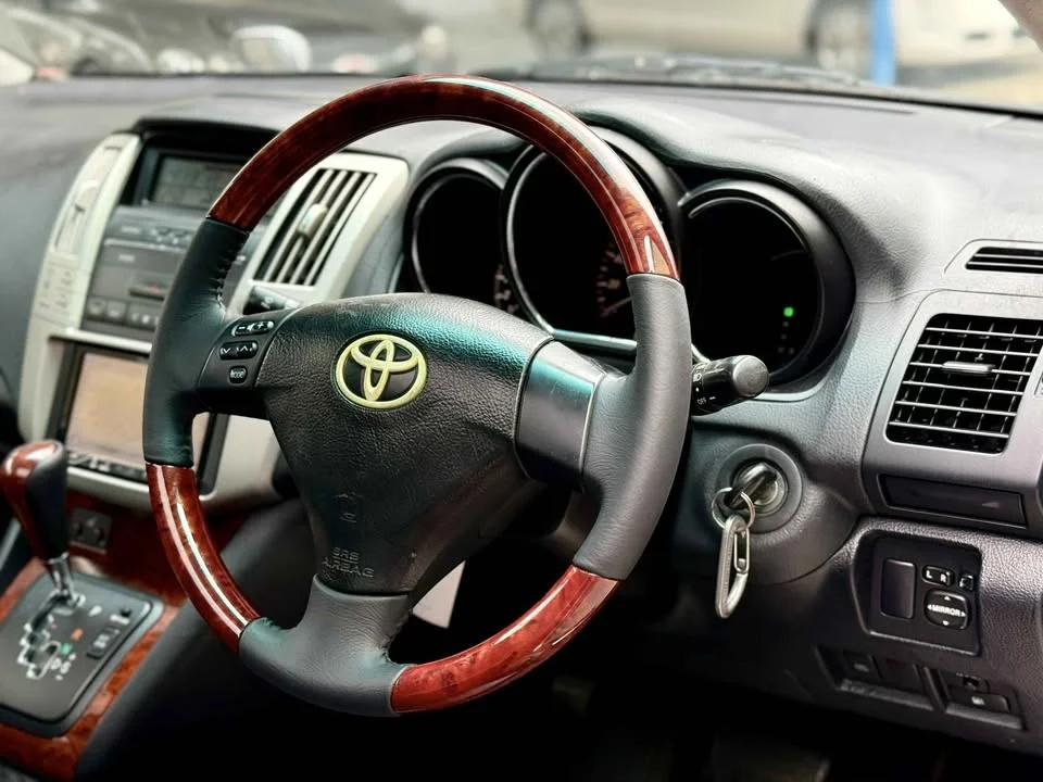 2010 Toyota Harrier II 2